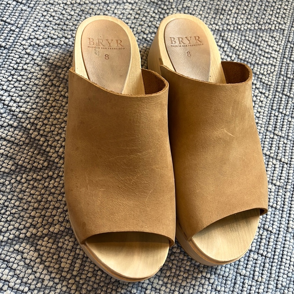 Bryr Norma in cashmere. Size 8.
